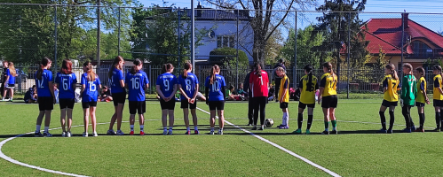 Piłka nożna Dziewczyny VII-VIII powiat. II MIEJSCE